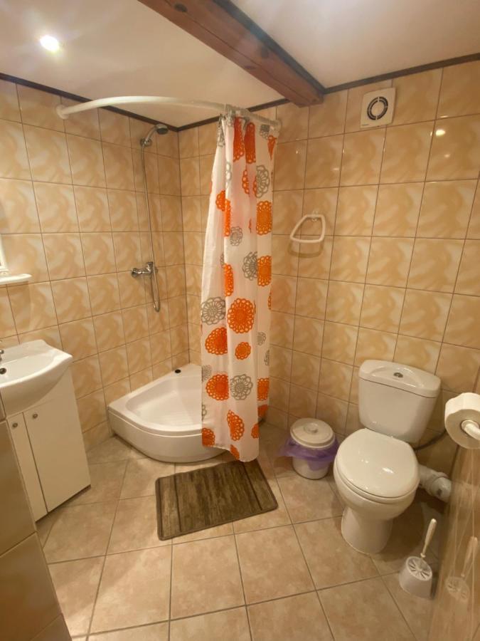 Pokoje Goscinne Pod Jabloniami Ujście-Darłowskie Exterior foto