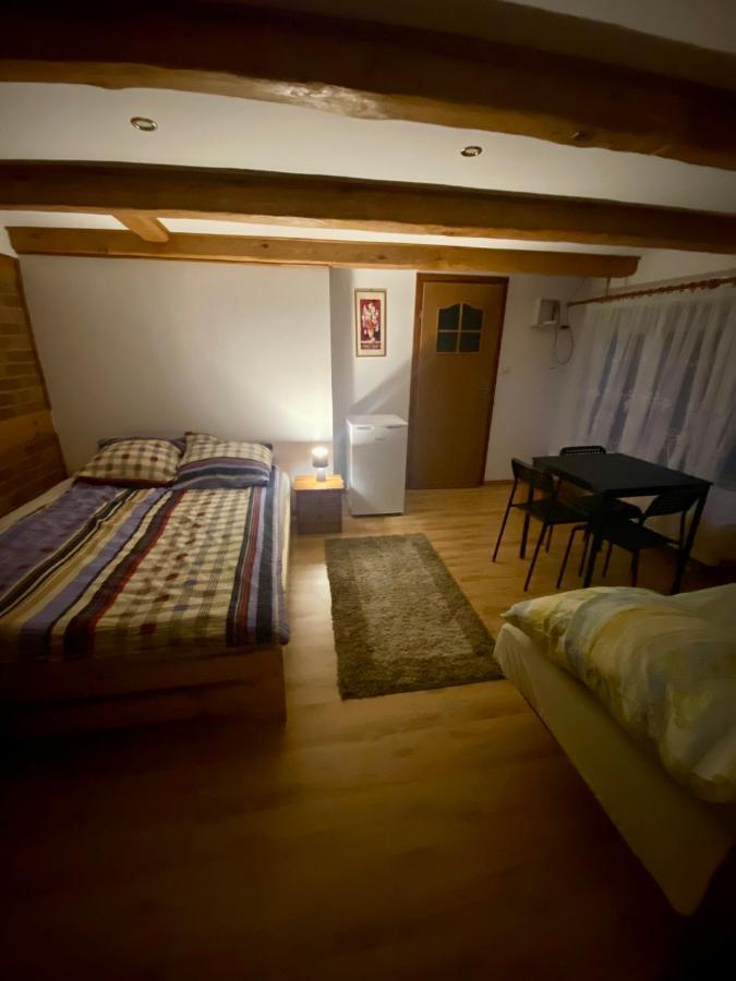 Pokoje Goscinne Pod Jabloniami Ujście-Darłowskie Exterior foto
