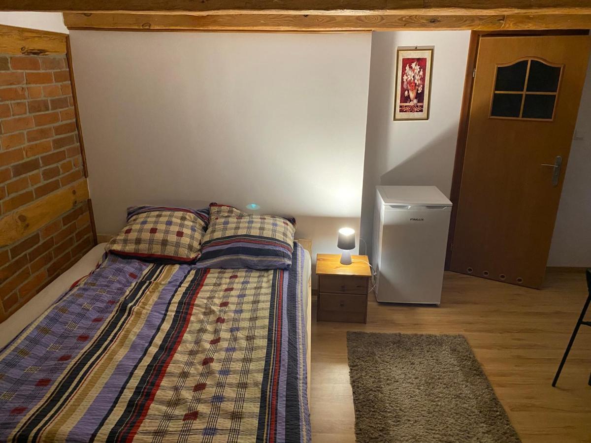 Pokoje Goscinne Pod Jabloniami Ujście-Darłowskie Exterior foto