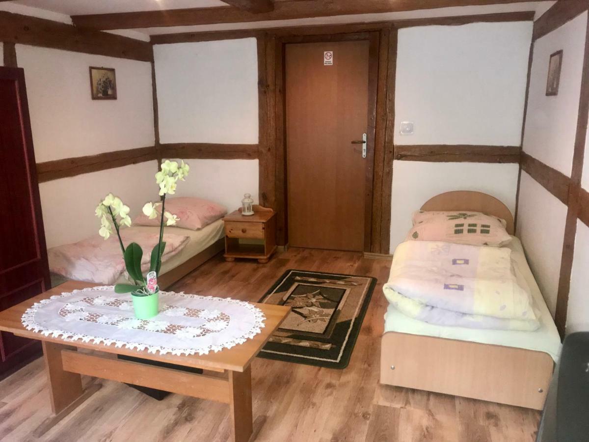 Pokoje Goscinne Pod Jabloniami Ujście-Darłowskie Exterior foto